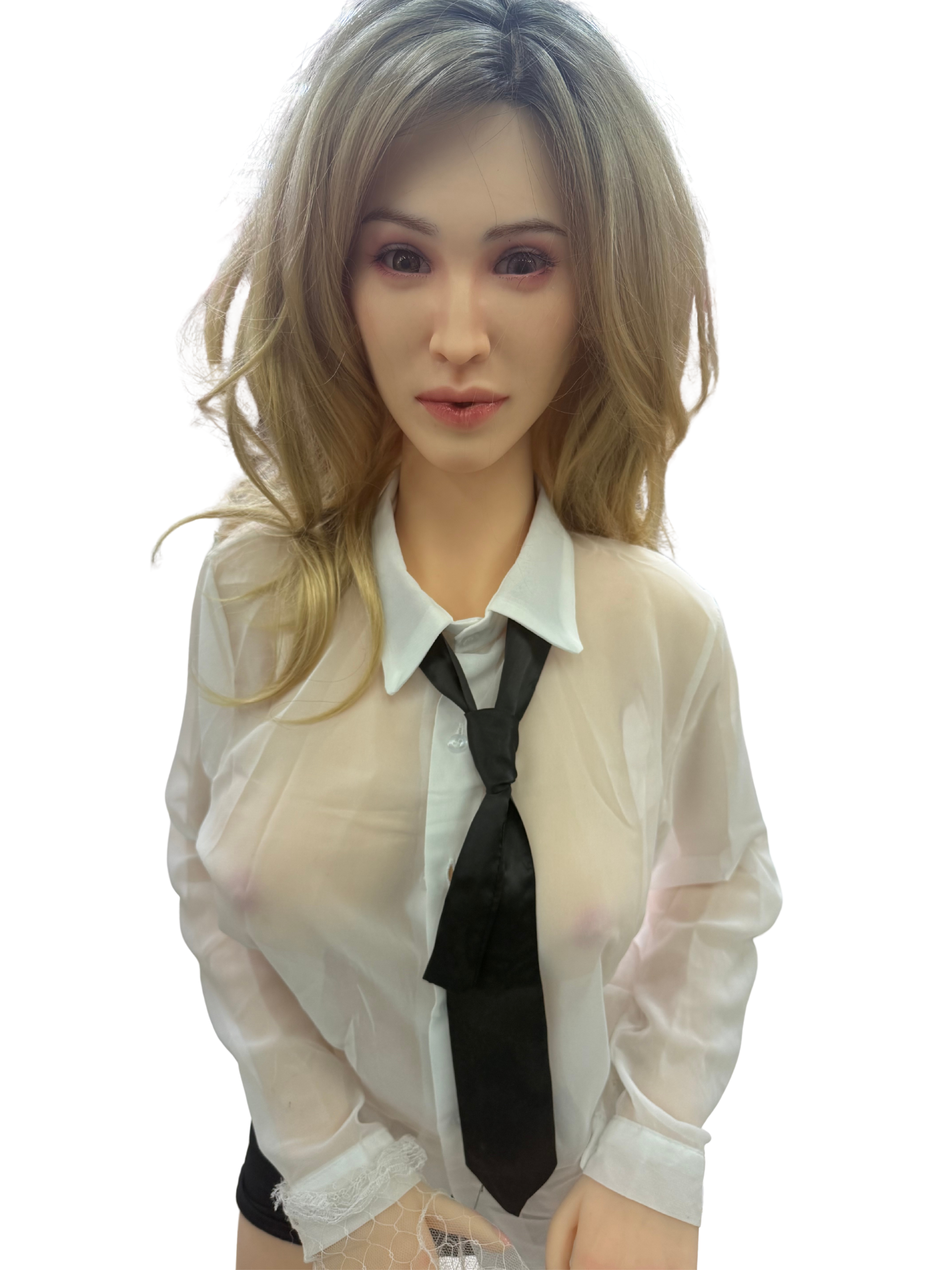 Clara-blonde,chic et élégante